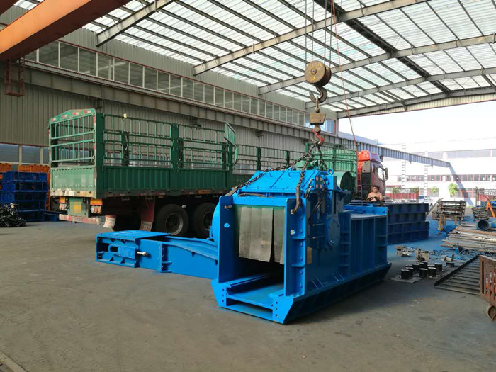 嵩阳煤机破碎机刮板输送机即将装车完毕 嵩阳煤机破碎机刮板输送机即将装车完毕